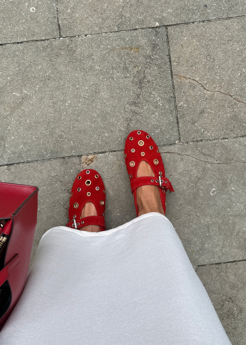 Baleta remaches rojo