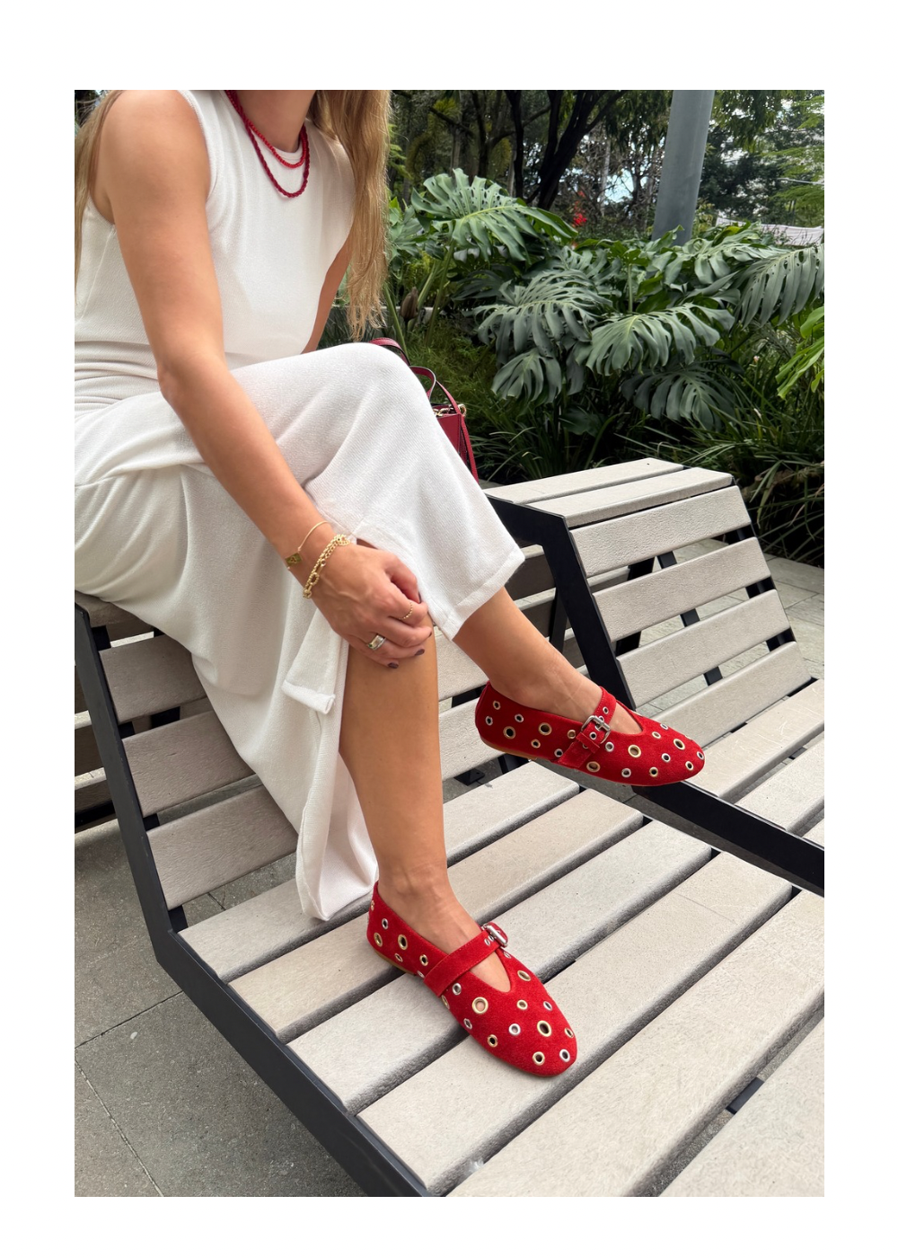 Baleta remaches rojo