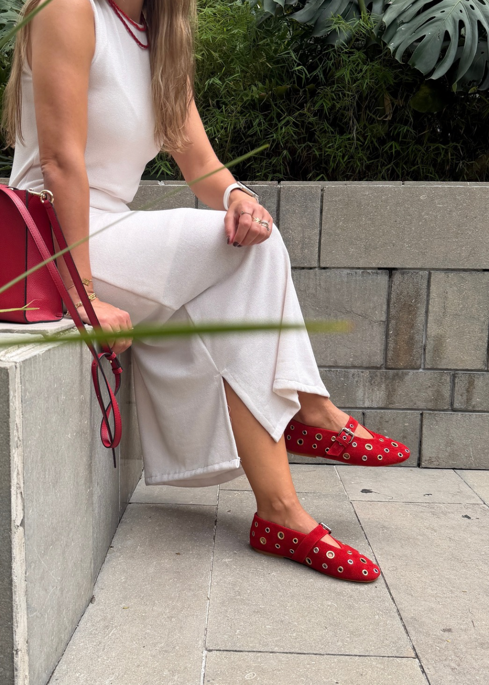 Baleta remaches rojo