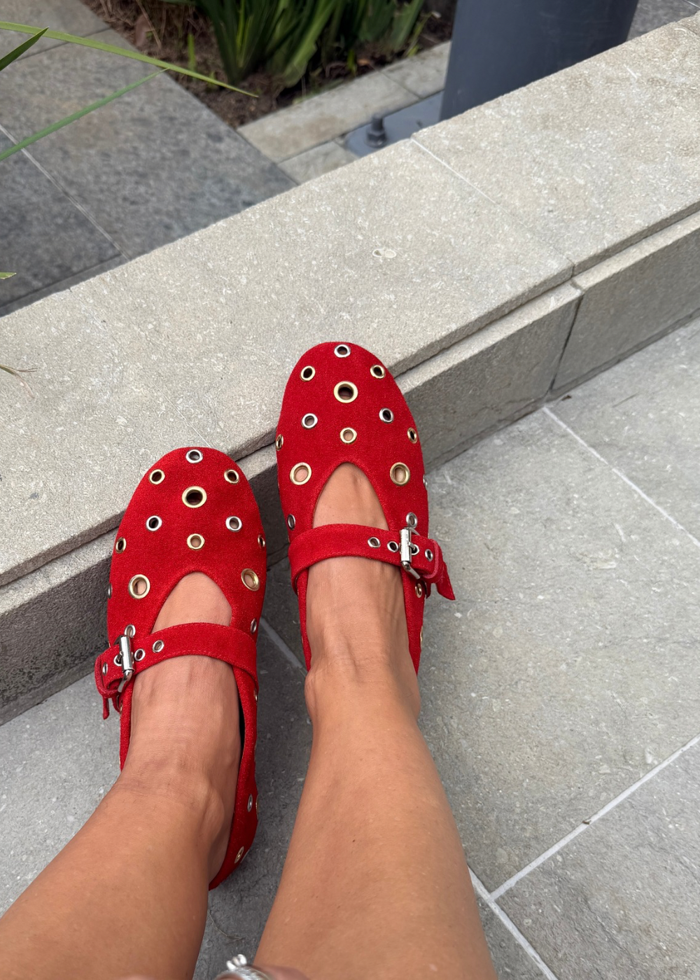 Baleta remaches rojo